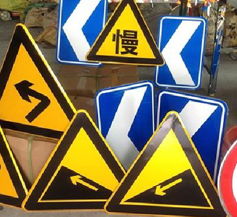 博爱标识标牌中颜色的确定是很重要的。